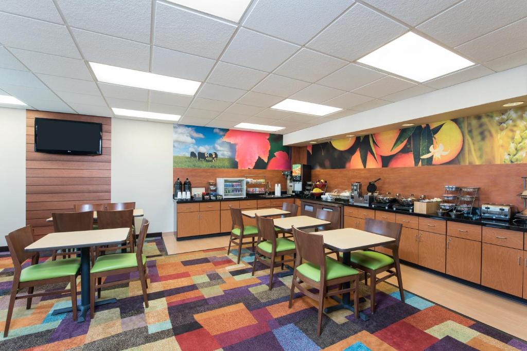 Fairfield Inn & Suites Bloomington - image 6