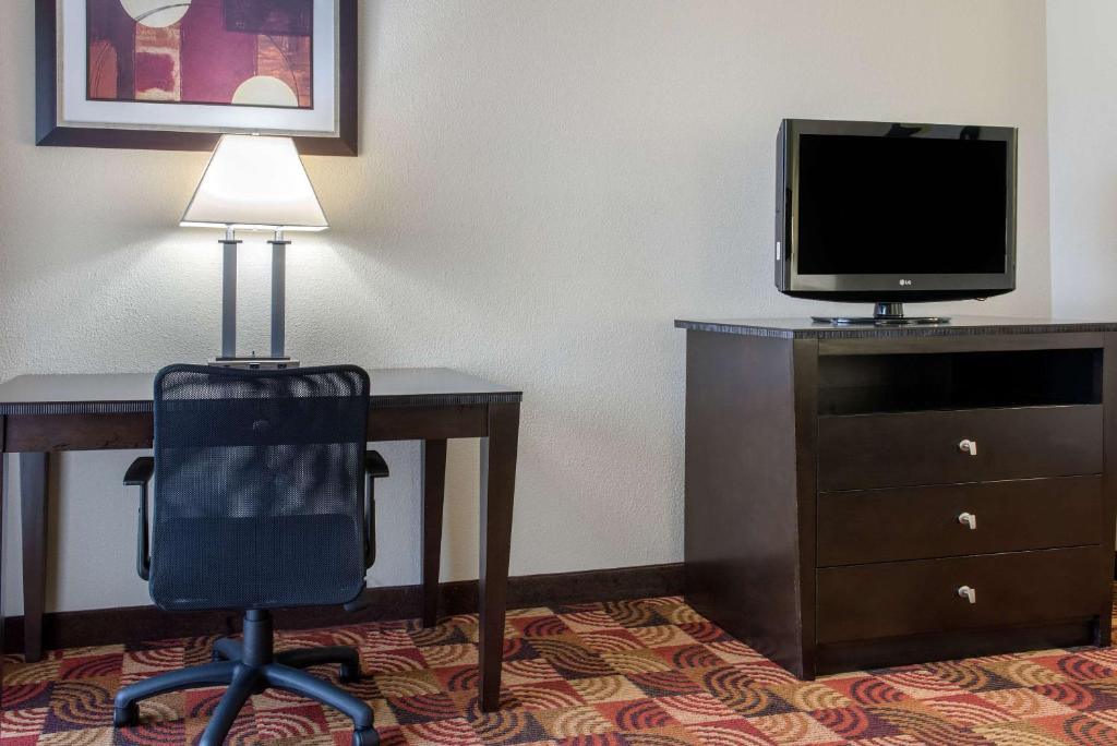 Quality Inn Bloomington Near University - image 6