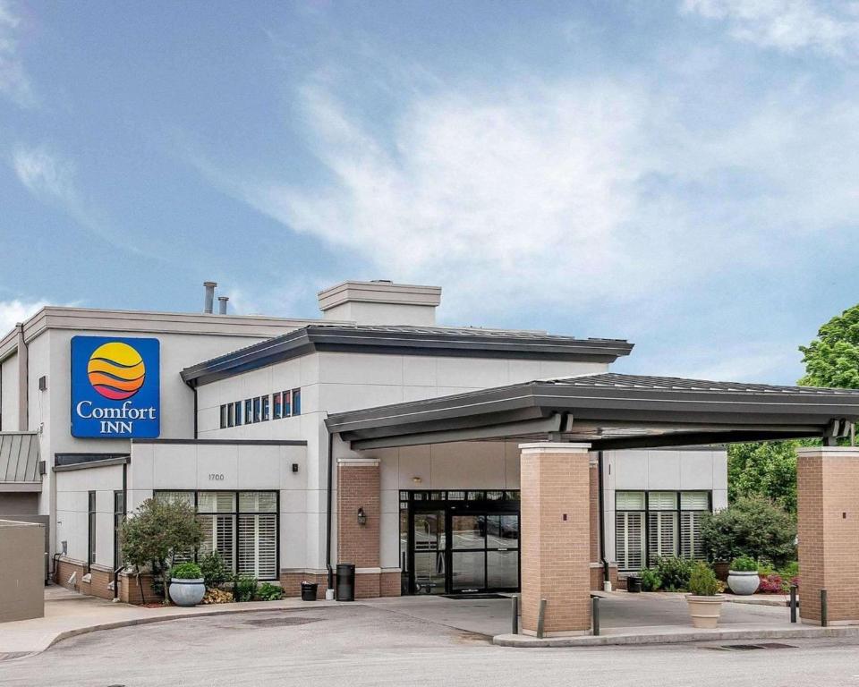 Comfort Inn Bloomington near University - main image