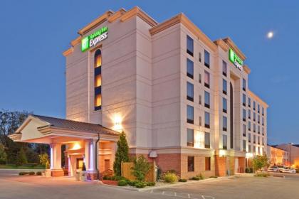 Holiday Inn Express Hotel & Suites Bloomington an IHG Hotel - image 10