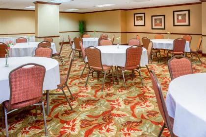 Holiday Inn Express Hotel & Suites Bloomington an IHG Hotel - image 13