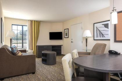 Candlewood Suites Bloomington an IHG Hotel - image 3