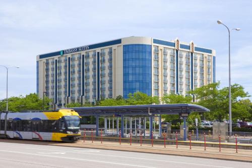 Embassy Suites Minneapolis - Airport - image 2