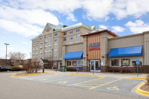 Country Inn & Suites by Radisson Bloomington at Mall of America MN - image 4