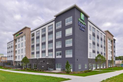 Holiday Inn Express & Suites - Mall of America - MSP Airport an IHG Hotel - main image