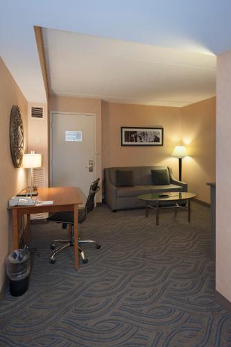 Crowne Plaza Suites : MSP Airport - Mall of America an IHG Hotel - image 2