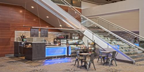 Crowne Plaza Suites : MSP Airport - Mall of America an IHG Hotel - image 4