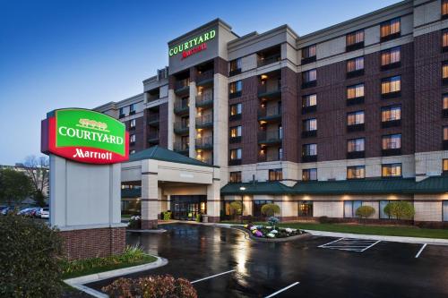 Courtyard by Marriott Bloomington Mall of America - image 3