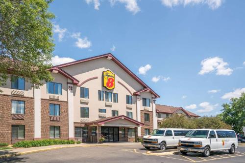 Super 8 by Wyndham Bloomington/Airport - main image