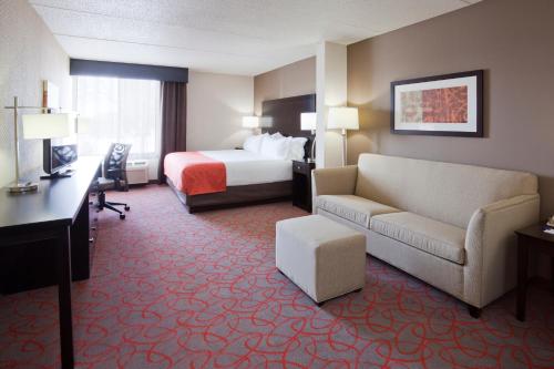 Holiday Inn Express & Suites Bloomington West an IHG Hotel - image 4