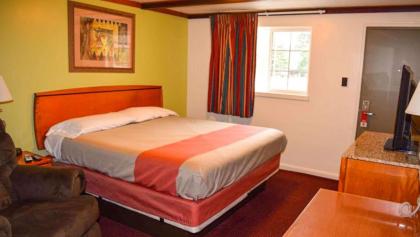 Relax Inn Bloomsburg - image 4