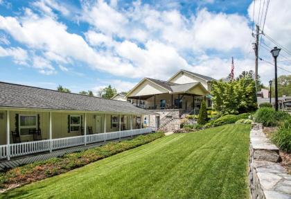 Boxwood Lodge Blowing Rock near Boone University North Carolina