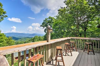 Cabin with Hot tub and mountain Views 15 min to Boone