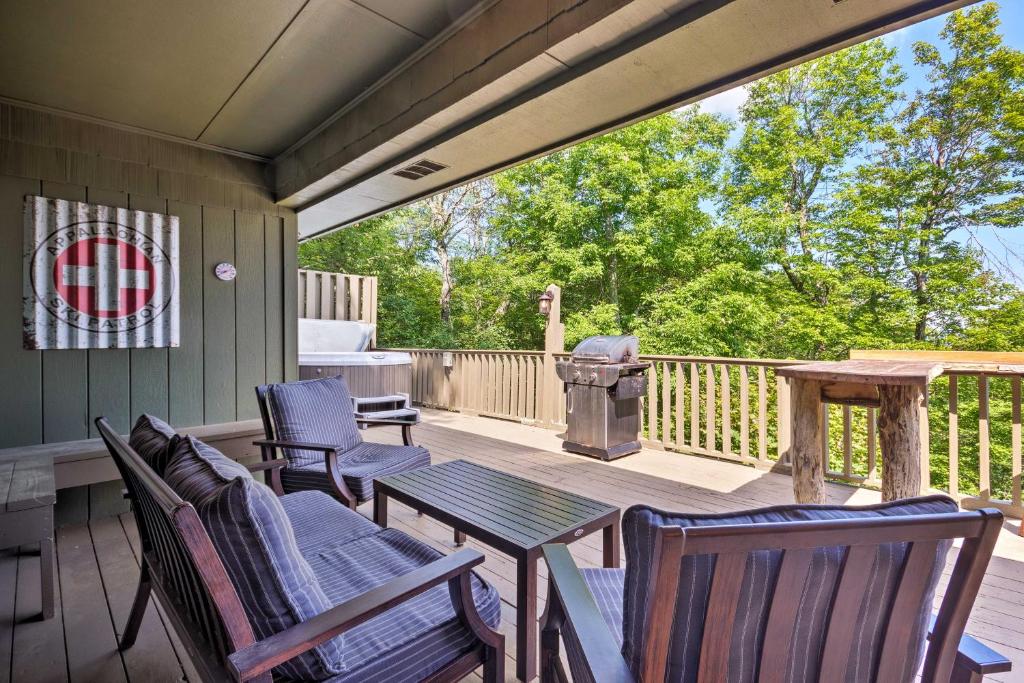 Cabin with Hot Tub and Mountain Views 15 Min to Boone - image 5