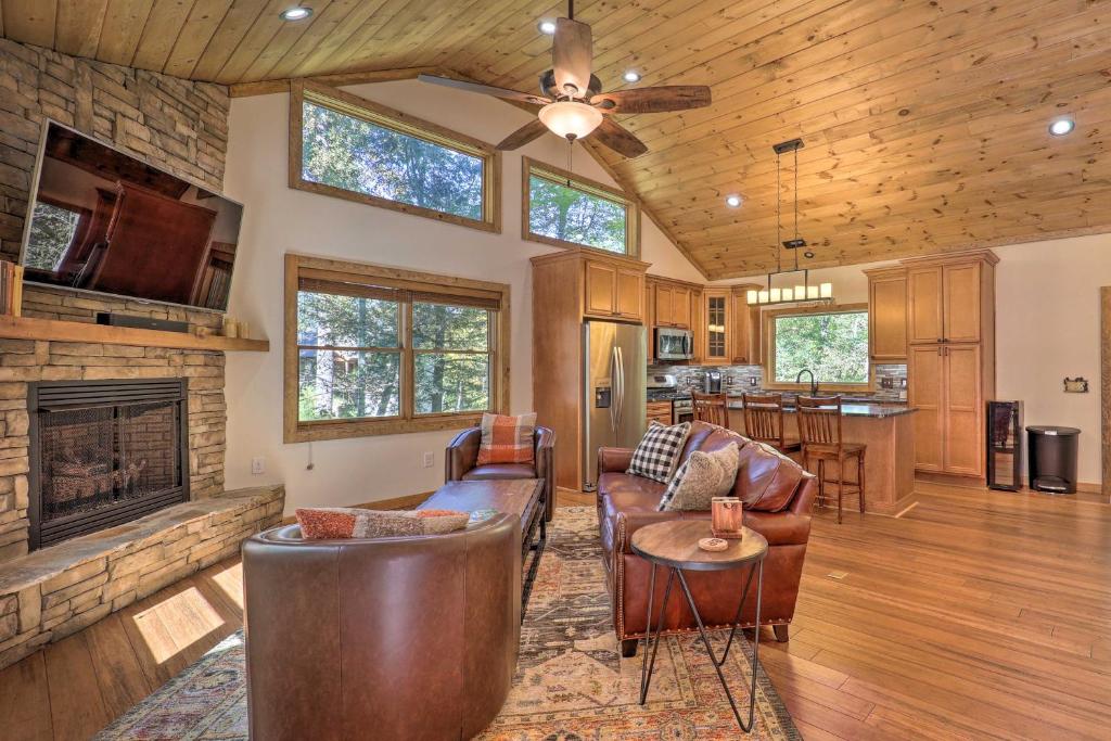 Treetop Cabin with Hot Tub Near Appalachian Ski - image 4