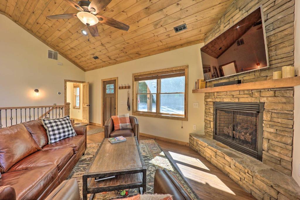 Treetop Cabin with Hot Tub Near Appalachian Ski - image 5