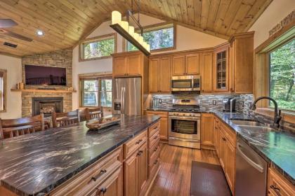 Treetop Cabin with Hot Tub Near Appalachian Ski - image 7