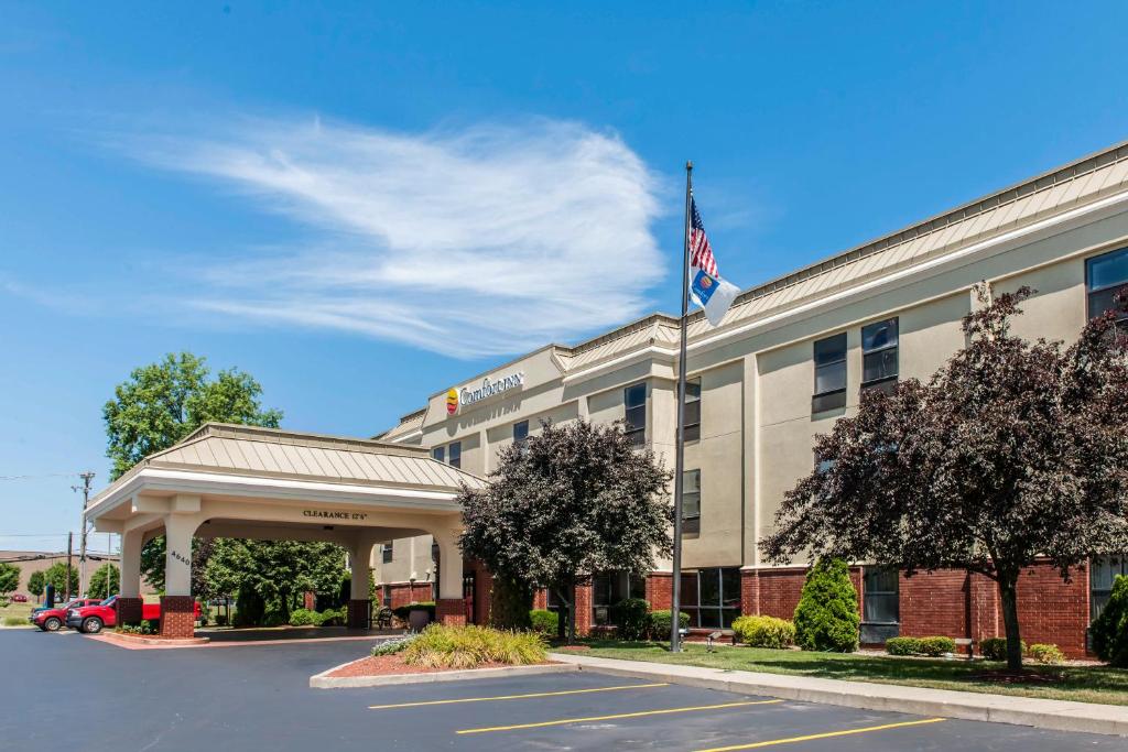 Comfort Inn Blue Ash North - main image