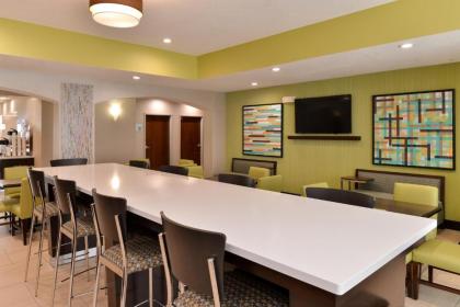 Holiday Inn Express Hotel & Suites Cincinnati-Blue Ash an IHG Hotel - image 11