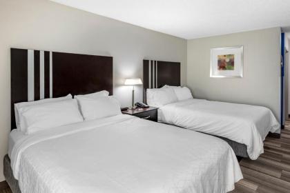 Holiday Inn Express Hotel & Suites Cincinnati-Blue Ash an IHG Hotel - image 18