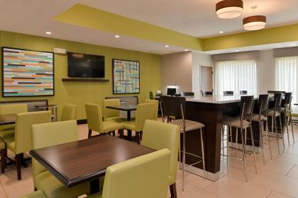 Holiday Inn Express Hotel & Suites Cincinnati-Blue Ash an IHG Hotel - image 6