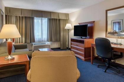 Quality Hotel Conference Center Cincinnati Blue Ash - image 12