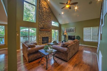 Lakefront Blue Eye Cottage with Hot Tub and Fire Pit!