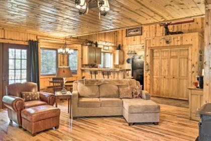 Cabin on table Rock Lake with Hot tub and Fire Pit