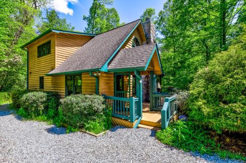 Lucilles Creekside Hideaway - image 2