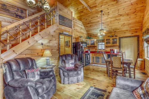 Sugar Creek Cabin - image 3