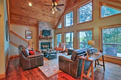 Blue Ridge Cabin with Wooded Views Deck and Hot tub