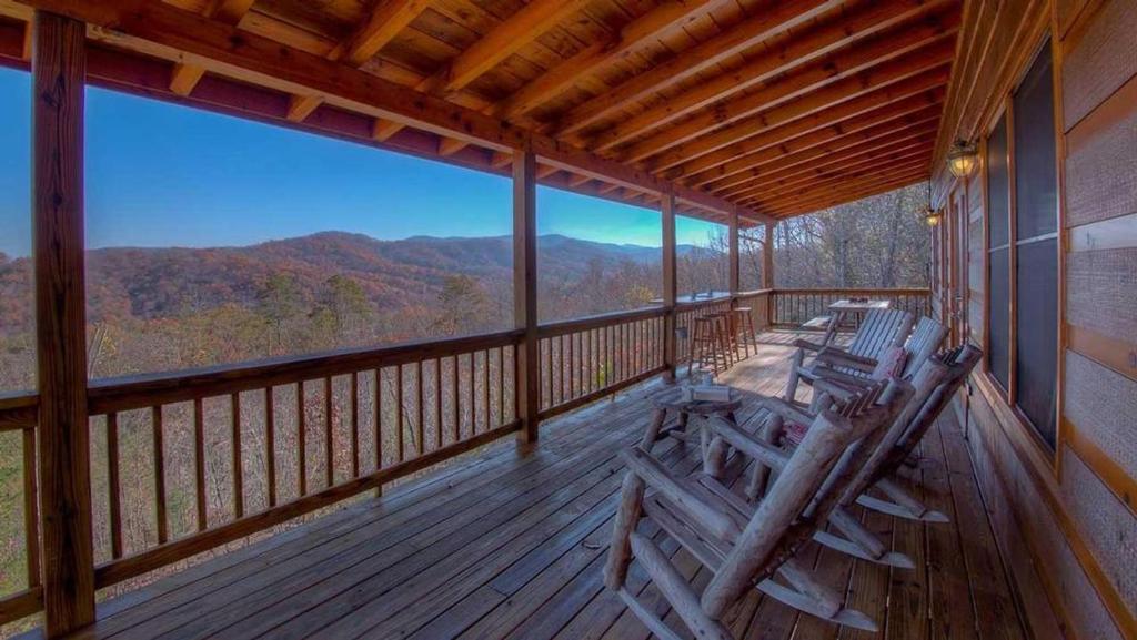 Blackberry Lodge by Escape to Blue Ridge - image 4