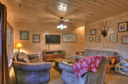 Aska Adventure Lodge by Escape to Blue Ridge - image 5