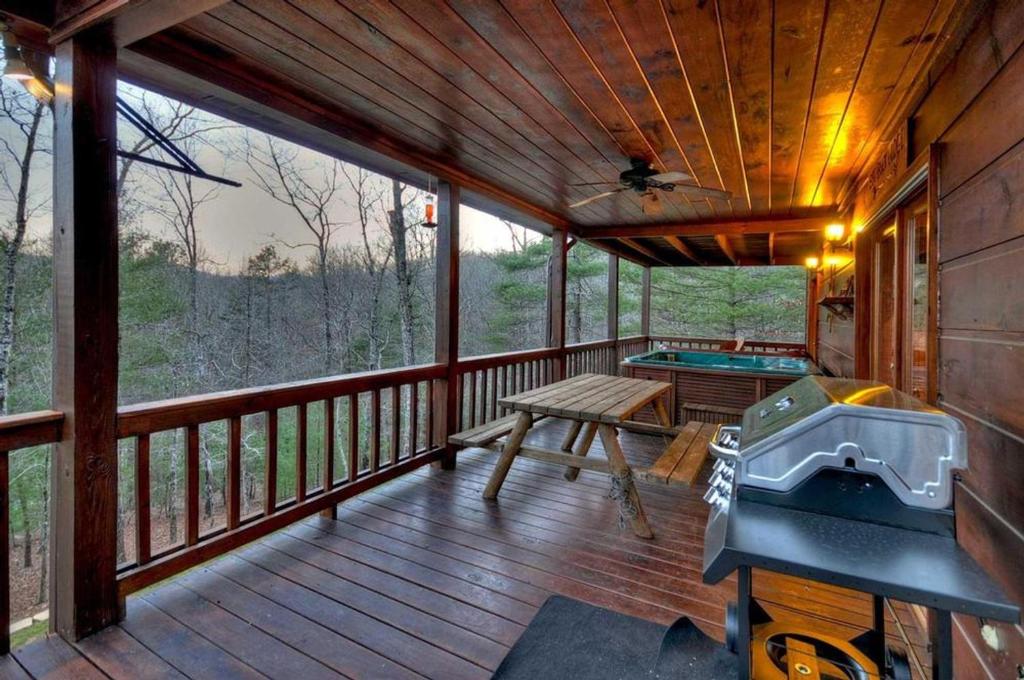 Big Buck Lodge by Escape to Blue Ridge - image 3