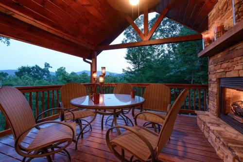 Bearfoot Bungalow by Escape to Blue Ridge - image 4