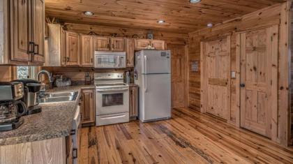 Cozy Cub Cabin by Escape to Blue Ridge - image 10