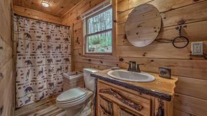 Cozy Cub Cabin by Escape to Blue Ridge - image 4