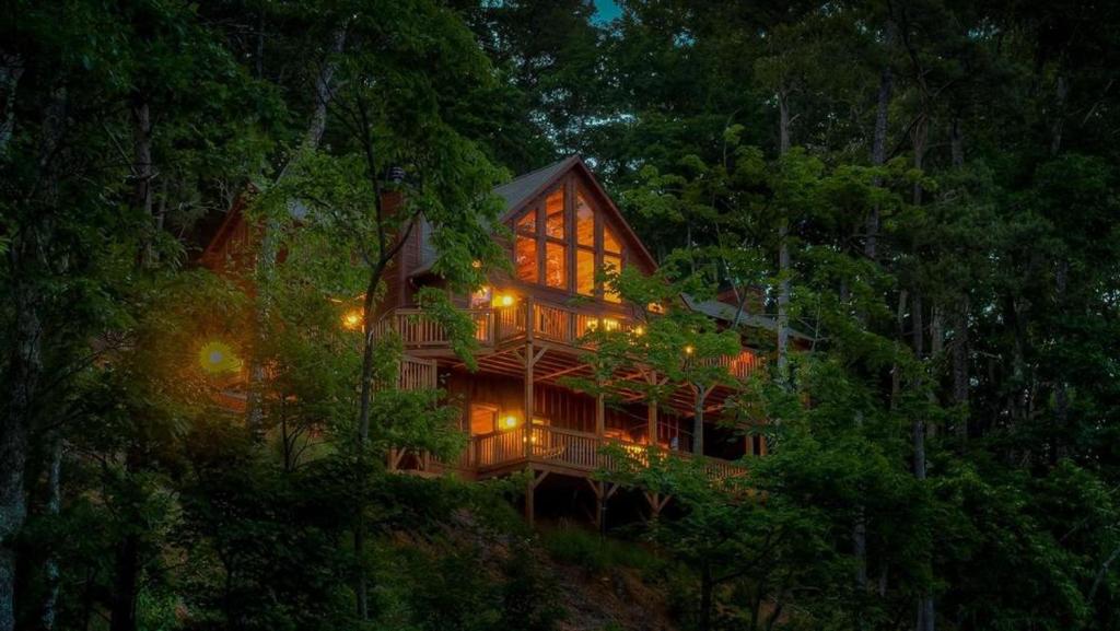 Candlestick Cottage by Escape to Blue Ridge - image 5