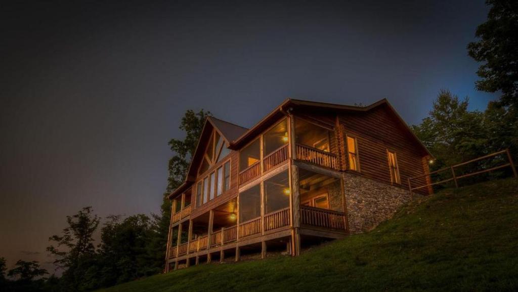 Cloud Top Cabin by Escape to Blue Ridge - image 2