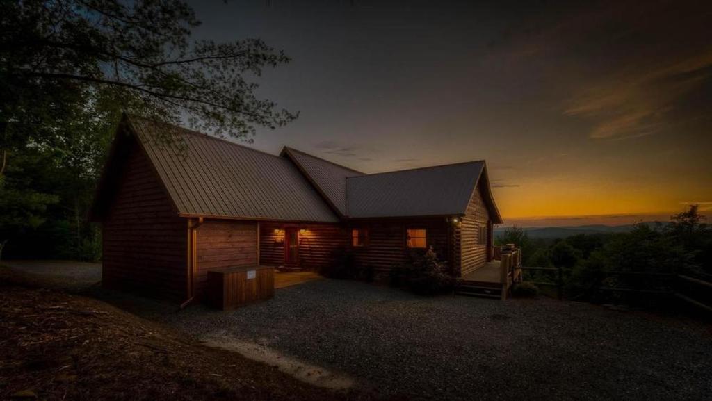 Cloud Top Cabin by Escape to Blue Ridge - image 4