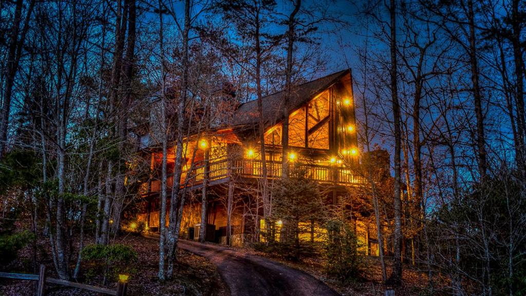 Hilltop Hideaway by Escape to Blue Ridge - image 2