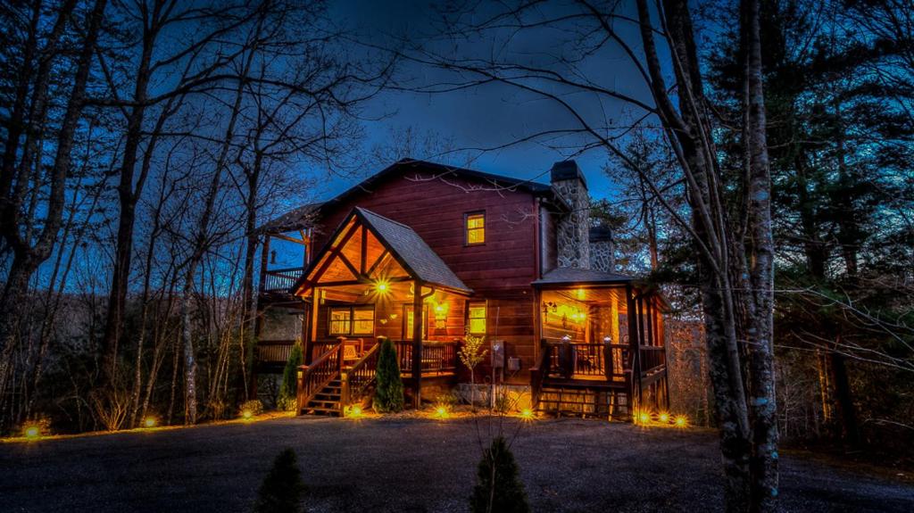 Hilltop Hideaway by Escape to Blue Ridge - image 5