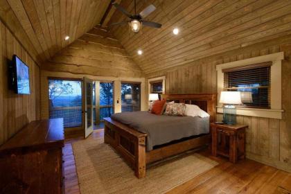 Twin Pine Lodge by Escape to Blue Ridge - image 4