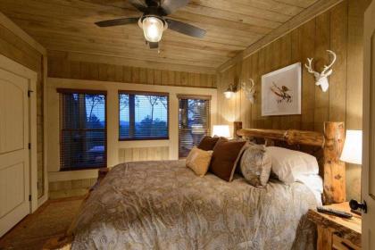 Twin Pine Lodge by Escape to Blue Ridge - image 5