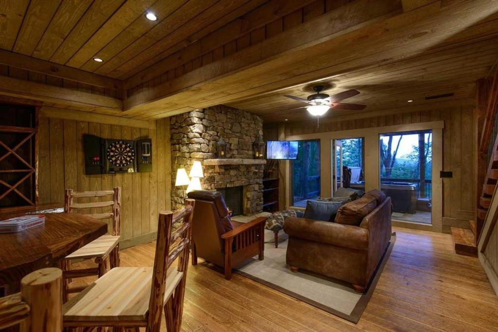 Twin Pine Lodge by Escape to Blue Ridge - image 7