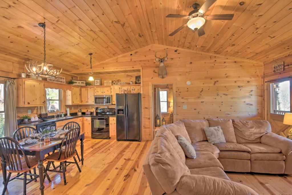 Rustic Cabin with BBQ about 9 Miles to Blue Ridge Lake! - image 3