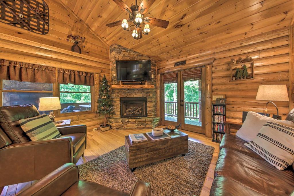 Peaceful Forest Escape with Game Room and Hot Tub - image 4