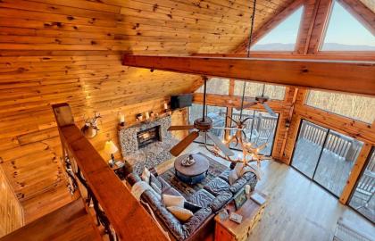 Blue Vista Breathtaking Mtn Views 3 Fireplaces Hot Tub Games 10 Min from DT Blue Ridge! - image 4