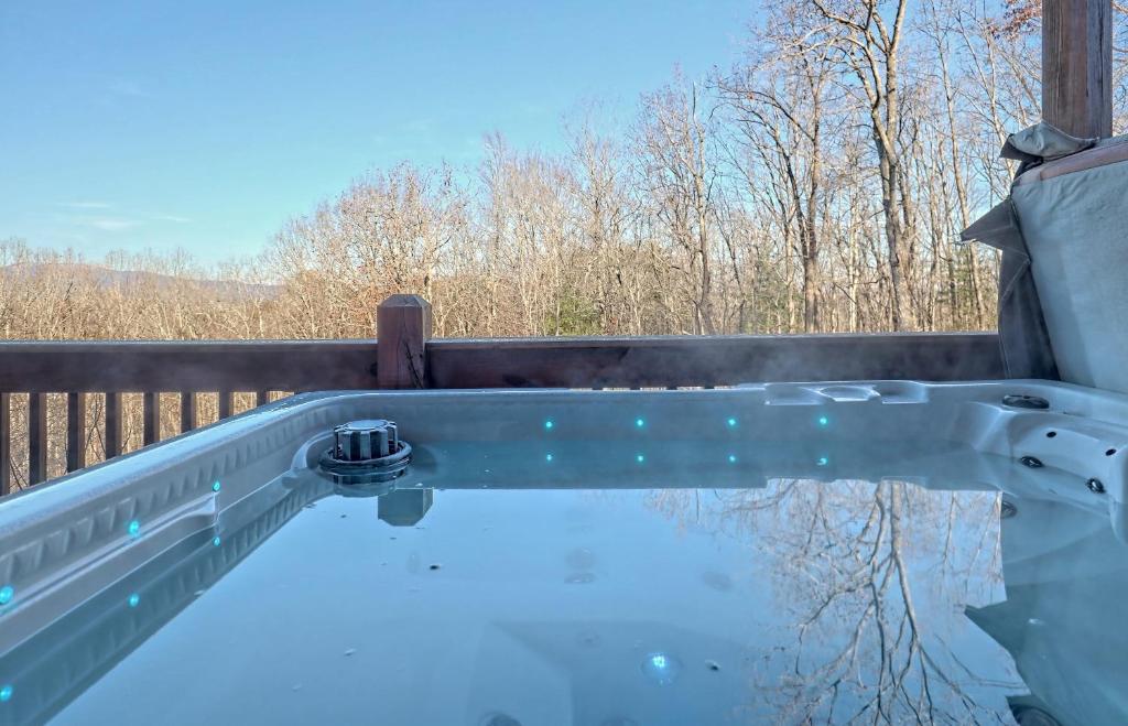 Blue Vista Breathtaking Mtn Views 3 Fireplaces Hot Tub Games 10 Min from DT Blue Ridge! - image 5