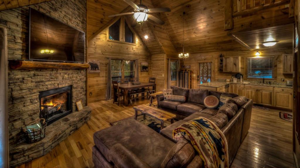 Mountain Bear Lodge by Escape to Blue Ridge - main image